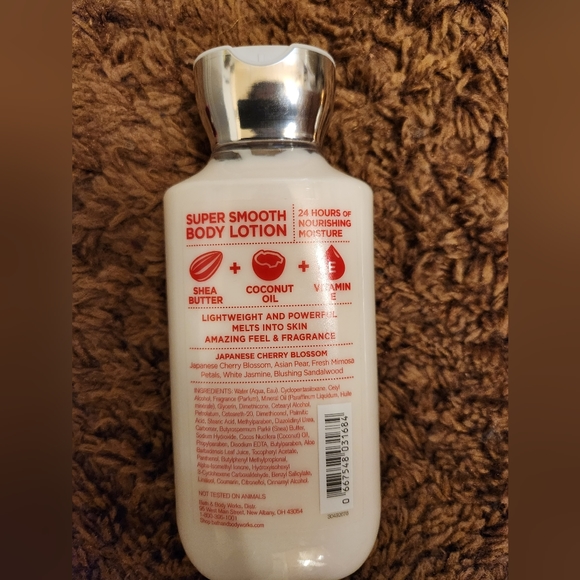 Bath & Body Works Japanese Cherry Blossom Lotion - Picture 2 of 3